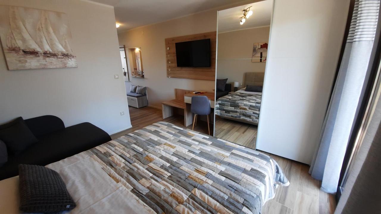 Apartments Alea Ровин Екстериор снимка