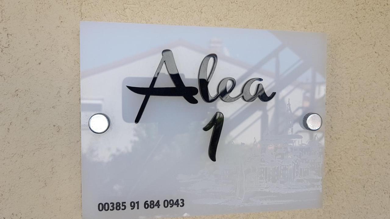 Apartments Alea Ровин Екстериор снимка