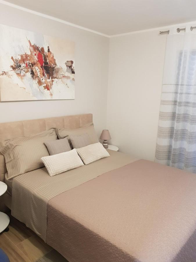 Apartments Alea Ровин Екстериор снимка