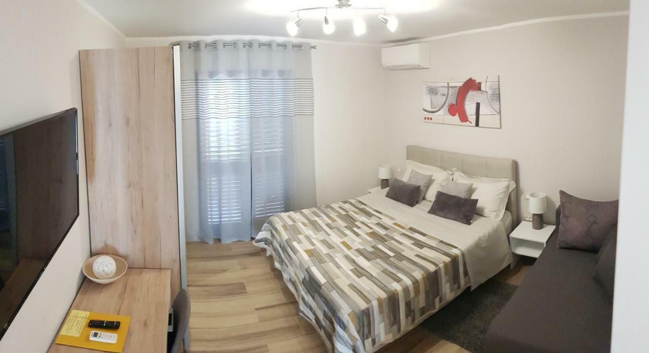 Apartments Alea Ровин Екстериор снимка
